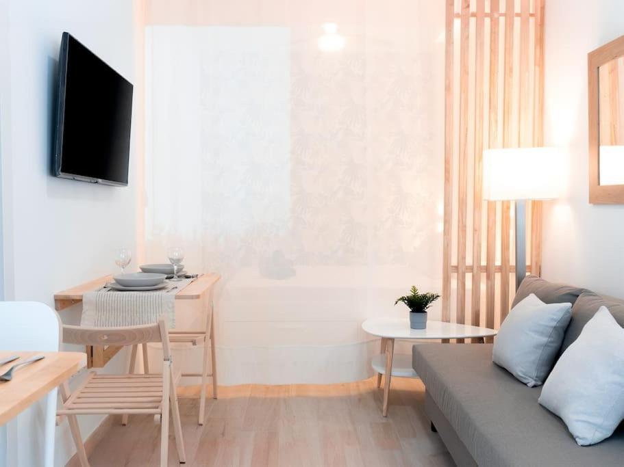 Acogedor Estudio En Triana Con Jacuzzi Y Wifi Seville Luaran gambar