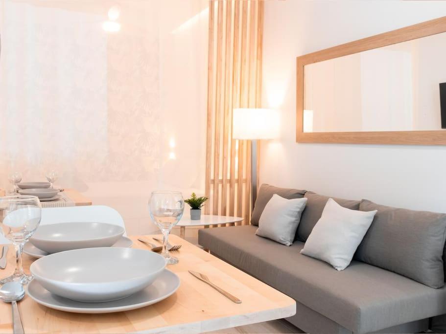 Acogedor Estudio En Triana Con Jacuzzi Y Wifi Seville Luaran gambar