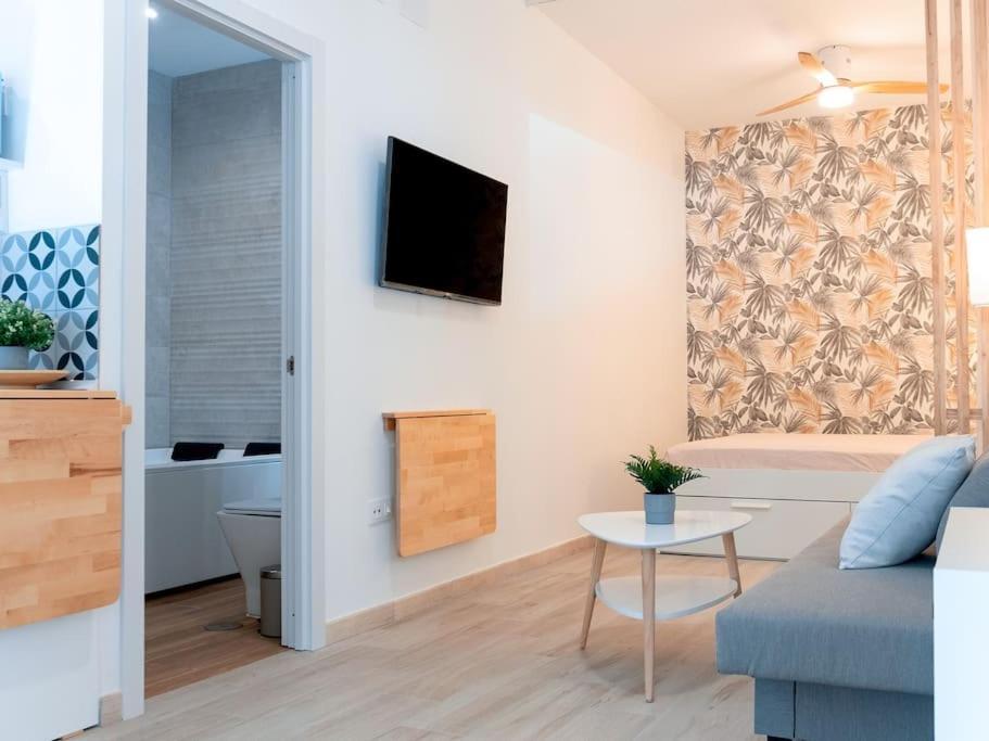 Acogedor Estudio En Triana Con Jacuzzi Y Wifi Seville Luaran gambar