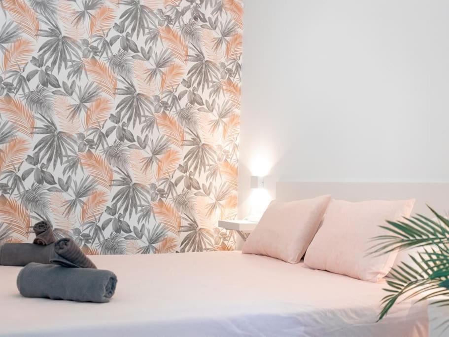 Acogedor Estudio En Triana Con Jacuzzi Y Wifi Seville Luaran gambar