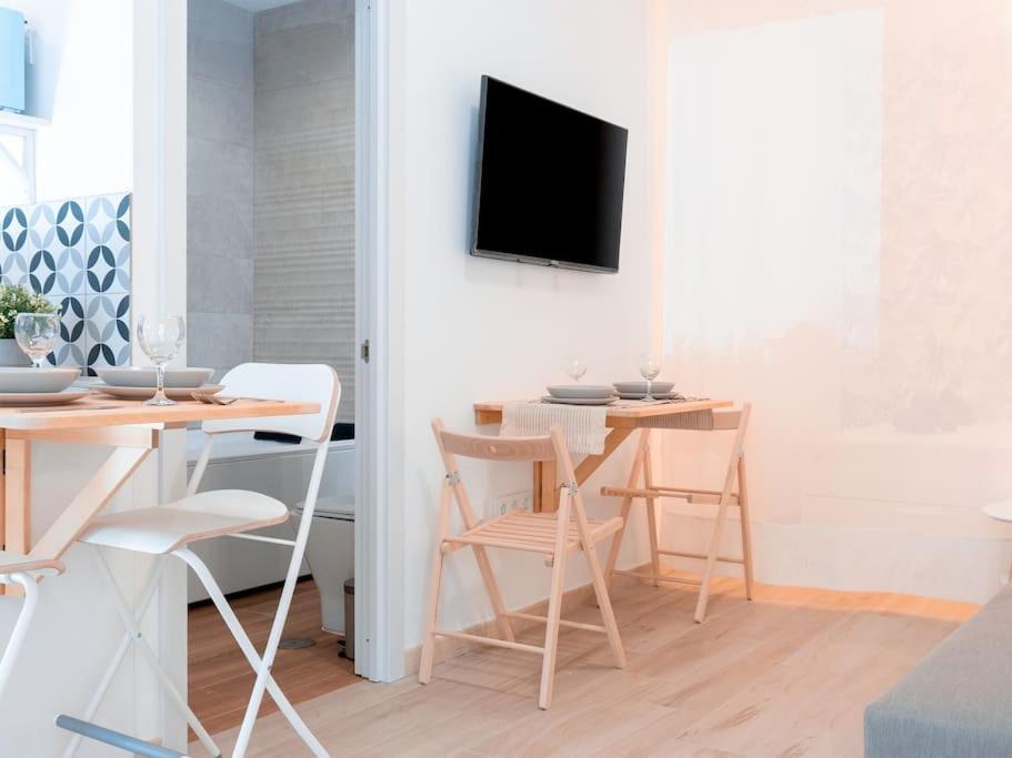 Acogedor Estudio En Triana Con Jacuzzi Y Wifi Seville Luaran gambar