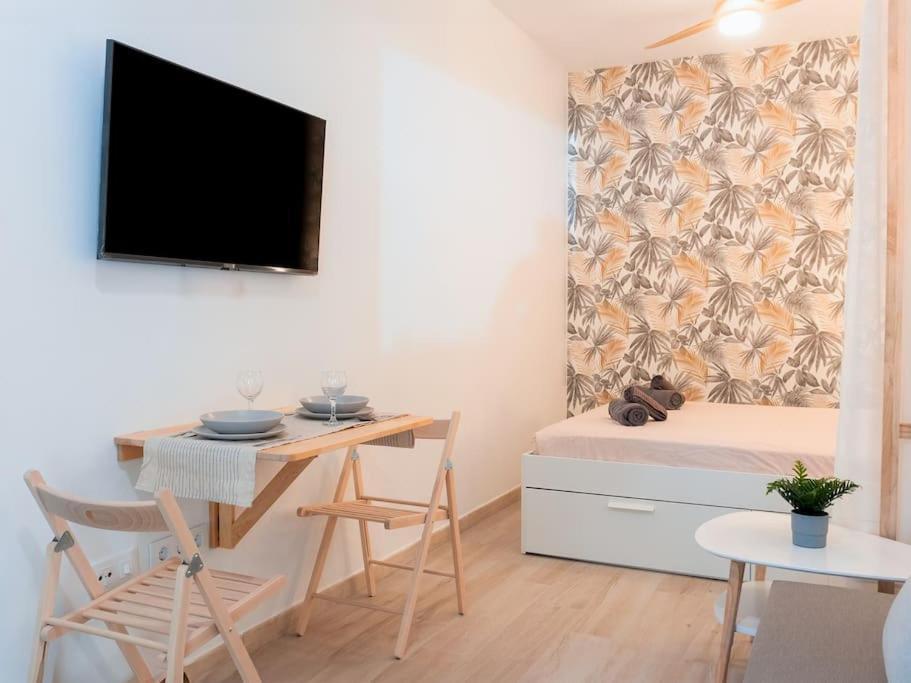 Acogedor Estudio En Triana Con Jacuzzi Y Wifi Seville Luaran gambar