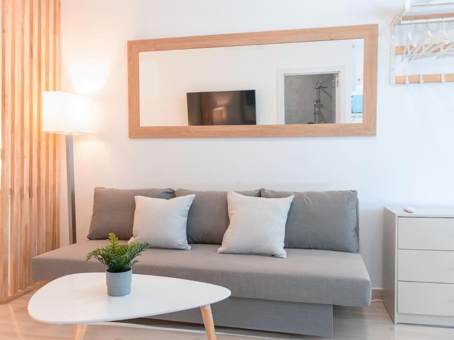 Acogedor Estudio En Triana Con Jacuzzi Y Wifi Seville Luaran gambar