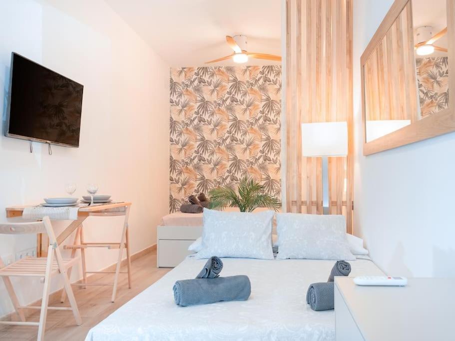 Acogedor Estudio En Triana Con Jacuzzi Y Wifi Seville Luaran gambar